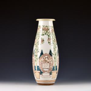 Vaso decorato con un giardino di cipressi, siepi, piante di rose stilizzate, architetture all'antica e fontane zampillanti - Manufacture Nationale de Sèvres, 1922